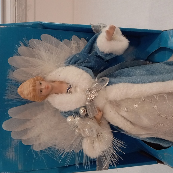 Angel Tree Topper - Picture 2 of 10